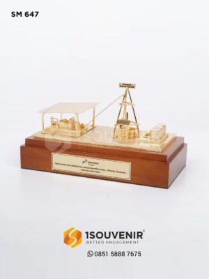 Miniatur Sumur Tua Cepu Field Cende...