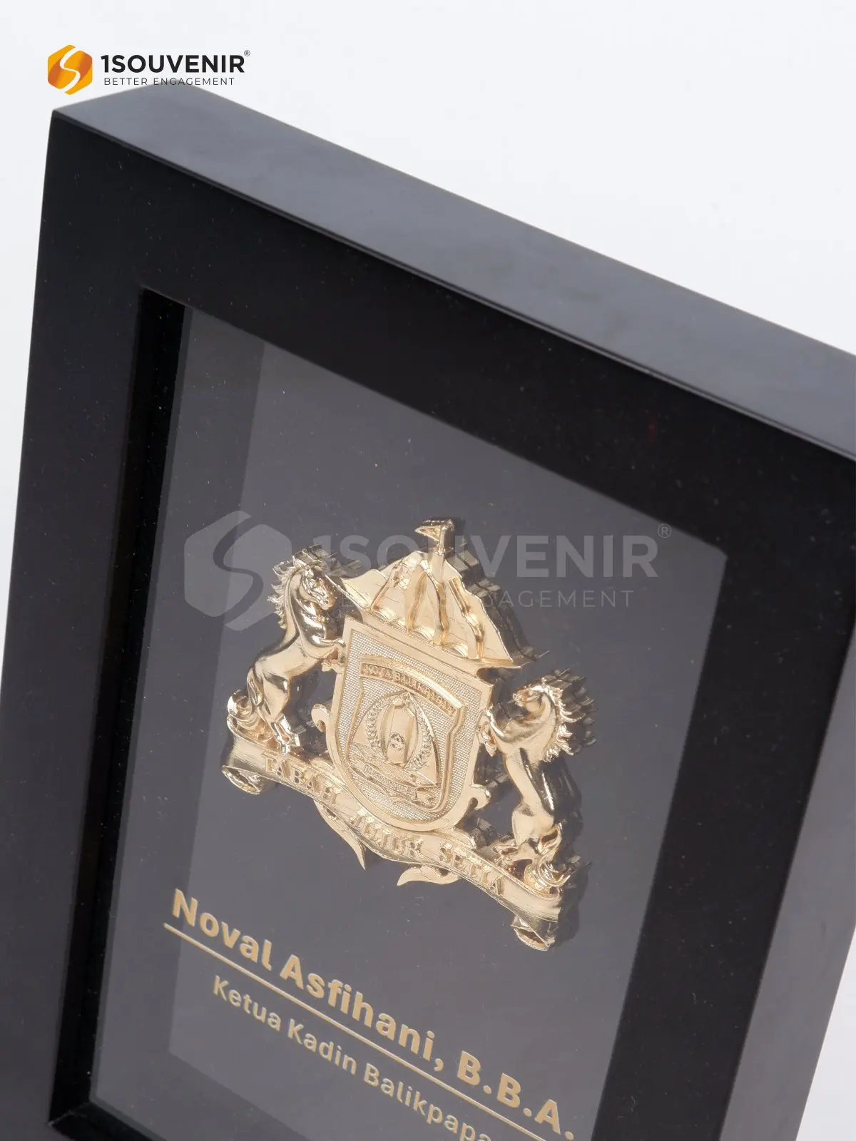 Plakat Frame Cendera Mata Ketua Kadin Balikpapan DETAIL-PF345 Plakat Frame Ketua Kadin Balikpapan