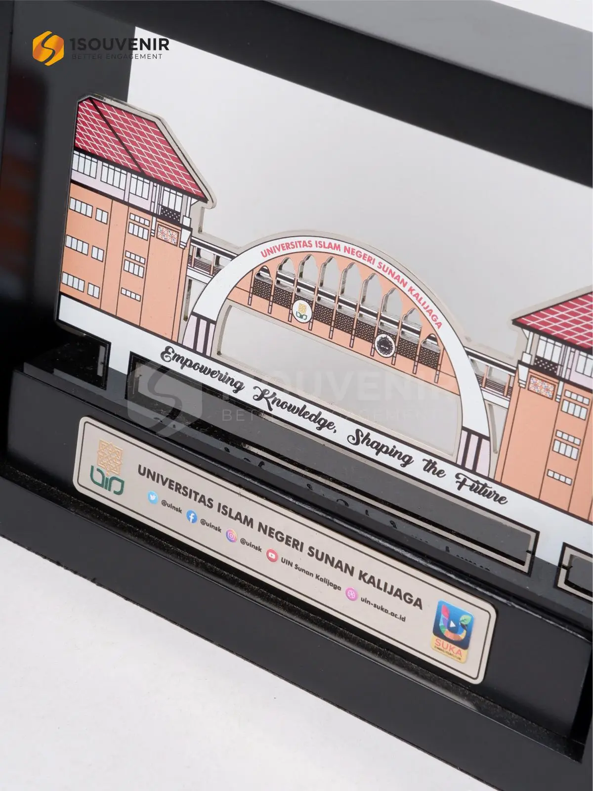 Plakat Frame Cendera Mata dari UIN Sunan Kalijaga DETAIL-PF348 Plakat Frame UIN Sunan Kalijaga