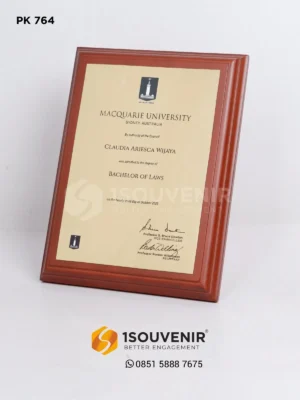 Plakat Kayu Sertifikat Bachelor of ...
