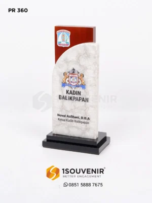 Plakat Resin Cendera Mata dari Kadin Balikpapan