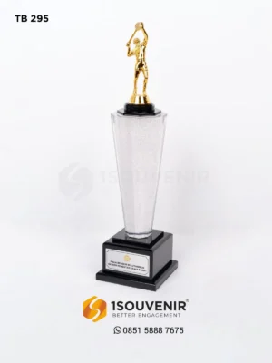 Piala Bergilir Resin Turnamen Bulu Tangkis Satker Kementan Jawa Barat