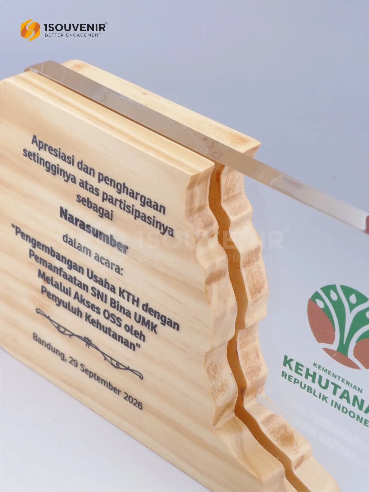 Plakat Kayu Akrilik Apresiasi untuk Narasumber Pengembangan Usaha KTH dari Kementerian Kehutanan RI DETAIL-PAK393 Plakat Kayu Akrilik Pengembangan Usaha KTH