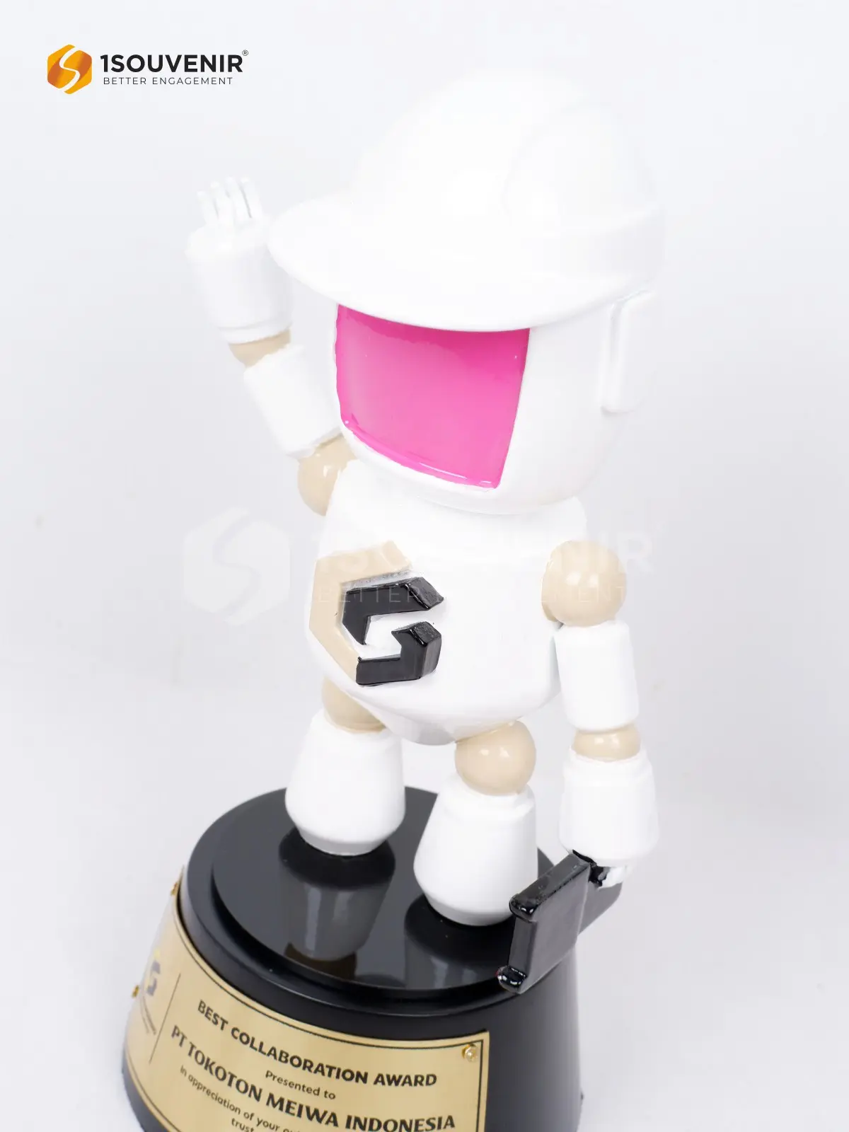 Miniatur Robot Best Collaboration Award dari Gemilang Engineering untuk PT Tokoton Meiwa Indonesia DETAIL-SM660 Miniatur Best Collaboration Award