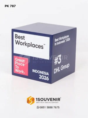Plakat Kayu Best Workplaces In Indonesia dari DHL Group