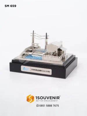 Miniatur Pembangkit Listrik Cendera Mata dari PLTM Melesom