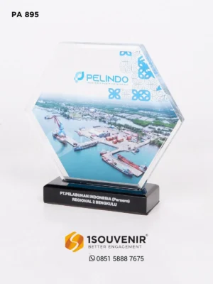 Plakat Akrilik Cendera Mata dari PT Pelabuhan Indonesia Regional 2 Bengkulu