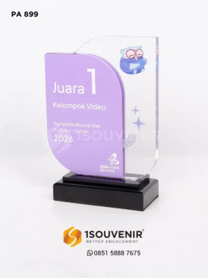 Plakat Akrilik Penghargaan Juara 1 Kompetisi Baca dan Ulas dari Japan Foundation