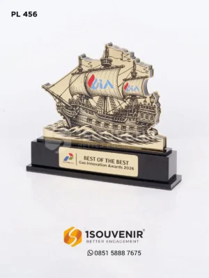 Plakat Logam Penghargaan Best of The Best Gas Innovation Awards 2026 dari Pertamina Gas